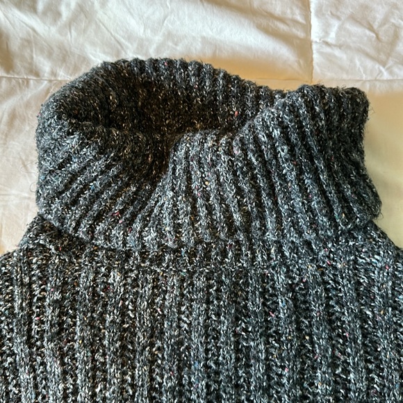 Express Sweater - Picture 3 of 6